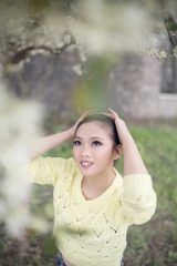 夏祭题材动漫封面，烟火绽放夜空少女仰望，暖橙色调
