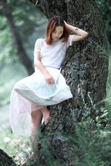 少女突击动漫封面，活力少女团队青春校园风格